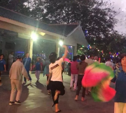 宝妈床yoozb.iive体育直播选绿茵体育猪，就能像刘涛一样释放自我了